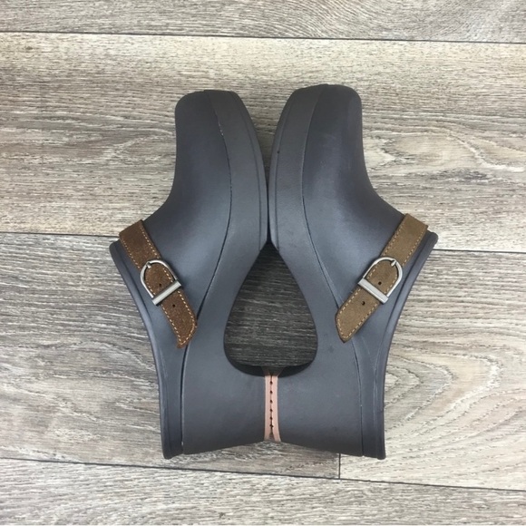 Crocs Sarah Clog Espresso Belted Suede Buckle
Chunky Mule Women's Western Size 8 - Picture 5 of 8